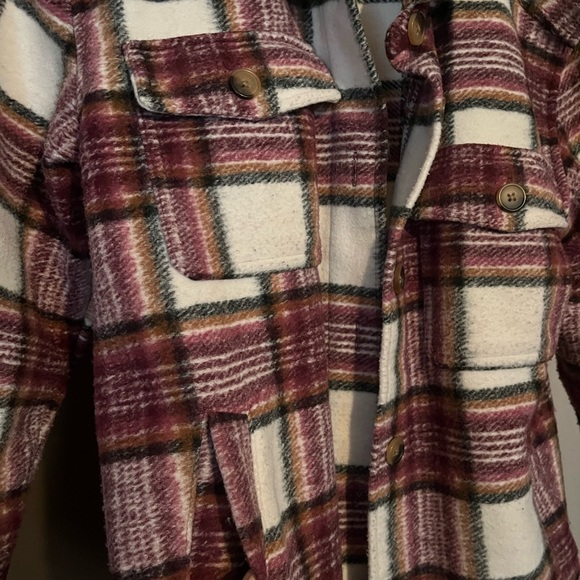 Maurice’s Shacket - Picture 2 of 3